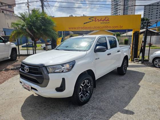 TOYOTA HILUX 2.8 D-4D TURBO DIESEL CD POWER PACK 4X4 MANUAL